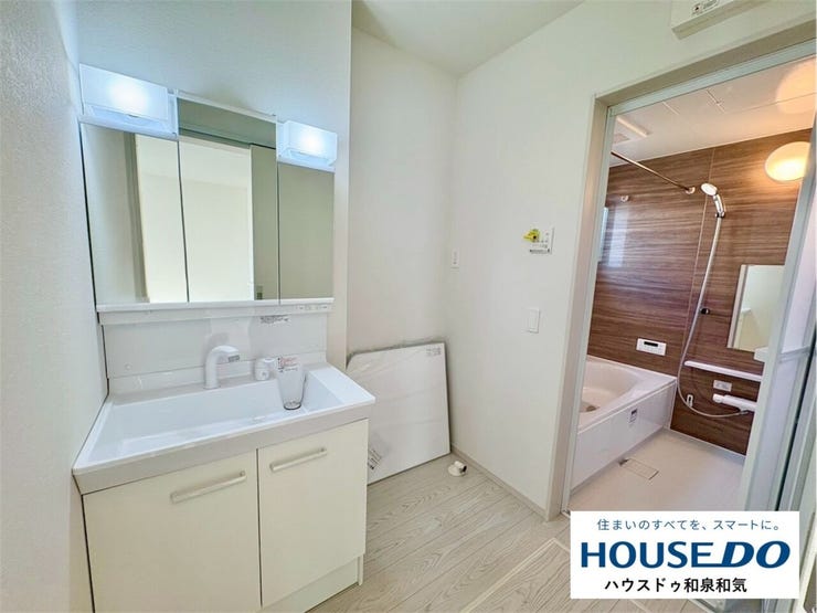 白を基調としたシンプルな洗面空間