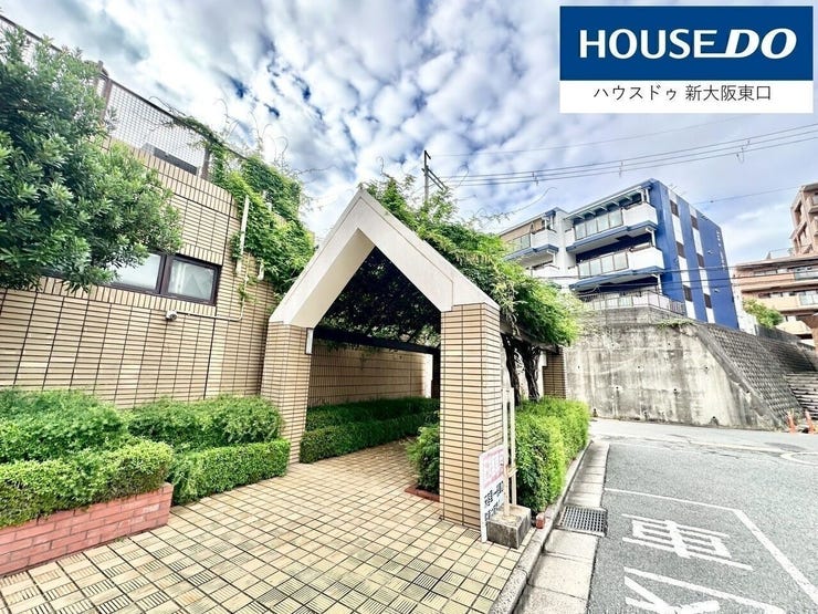 エントランスの緑のトンネル
子ども心が芽生えますね。