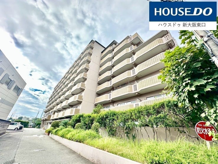 緑が多く、美しい外観です。