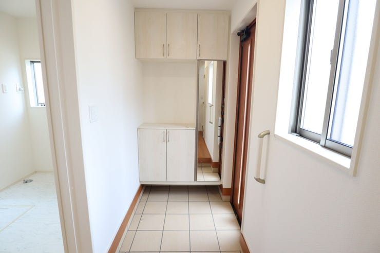 ◇玄関◇ 同仕様
シューズボックス付きの玄関♪
玄関がスッキリとお使いいただけます♪