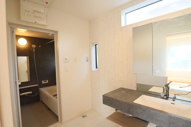 ◇洗面所◇ 同仕様
見せる収納で自分好みにアレンジできるオープンサニタリーを採用しています。