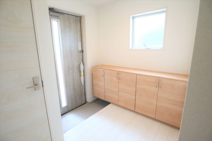 ◇玄関◇ 同仕様
シューズボックス付きの玄関♪
玄関がスッキリとお使いいただけます♪