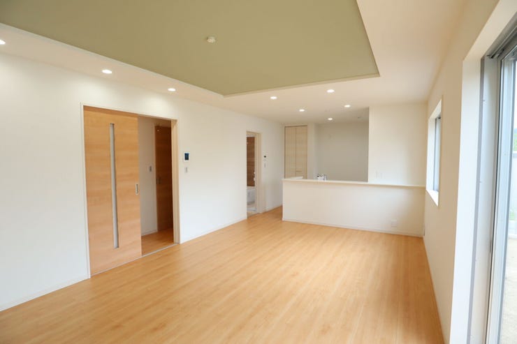 ◇リビング◇ 同仕様
南面を広く取ったリビングは日当たり良好です♪
一家団欒の時間が増えそうですね♪