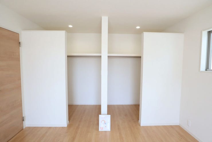 ◇ウォークインクローゼット◇ 同仕様
季節物のお洋服などしっかり収納できます♪旅行鞄などかさばる収納もすっきり片付きますね♪