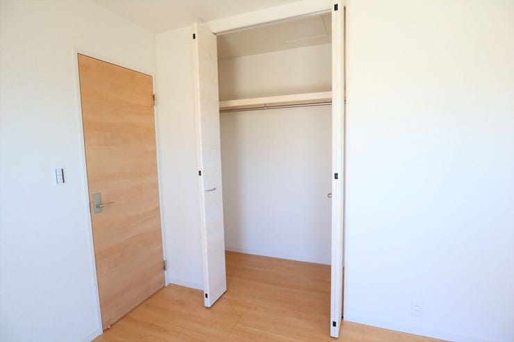 ◇クローゼット◇ 同仕様
全居室収納付き♪
お部屋がスッキリとお使いいただけます♪