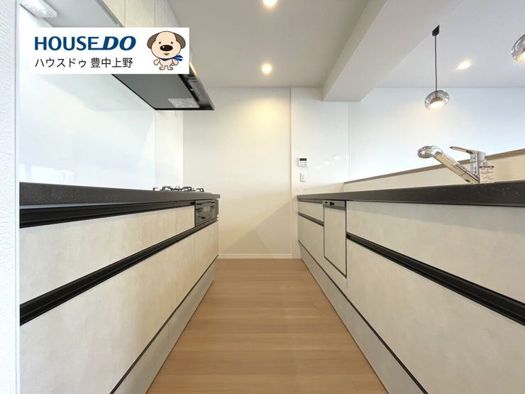 実用的なセパレートキッチン!大きなワークトップのおかげで調理がスムーズに♪収納にも困りません♪