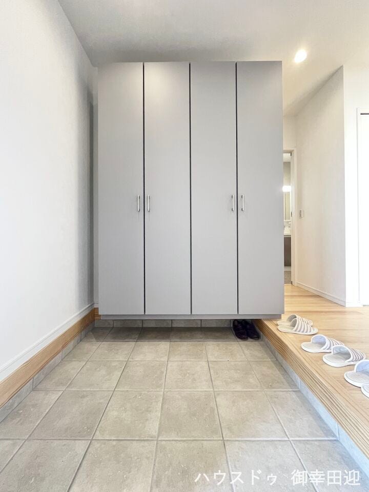 ■「しまう」が叶える美しい玄関■大容量のシューズボックスがあることでいつも整理された、気持ちの良い「家の顔」を保てます。