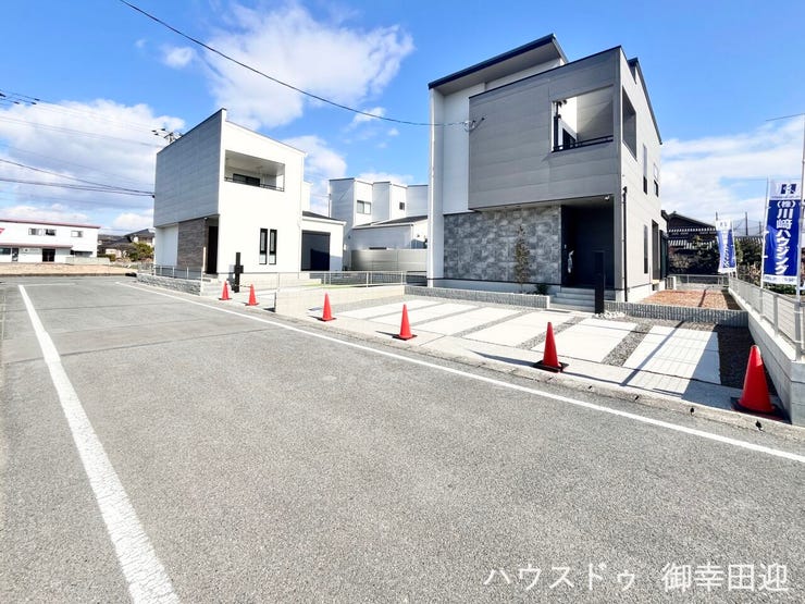 ■理想を叶える新しい暮らしの舞台■高いデザイン性と機能性を兼ね備えた住まい。ここで、家族の新しい物語が始まります。