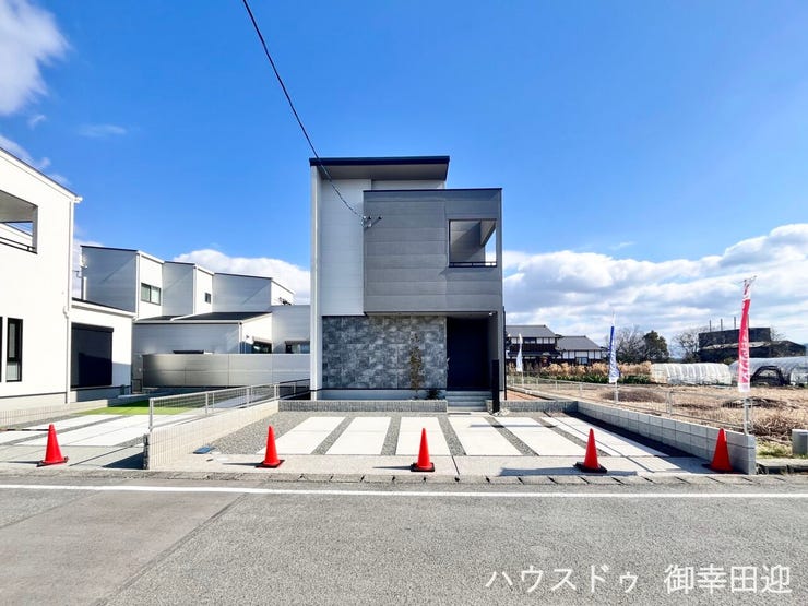 ■車と趣味の幅が広がる場所■単なる駐車スペースではない、洗車やタイヤ交換、DIYにも使える多目的な屋外スペースです。