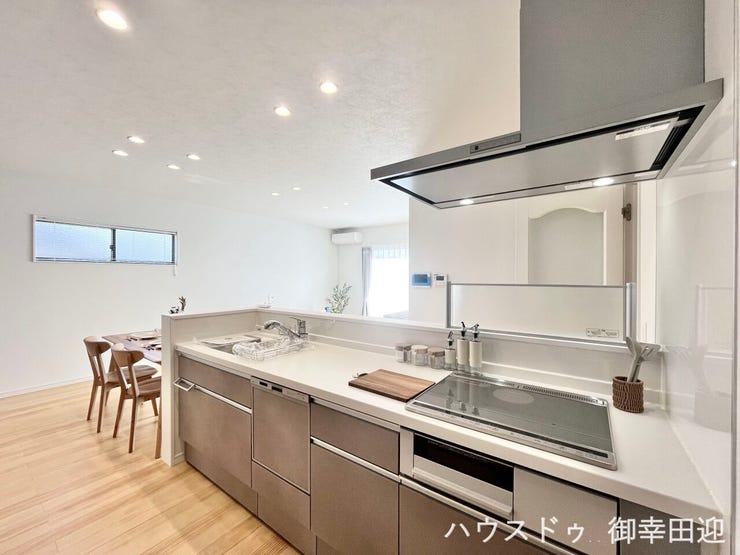 ■家族の「美味しい」が集まる舞台■高い機能性と美しいデザインを両立。料理する人も、待つ人も、笑顔になれる場所です。