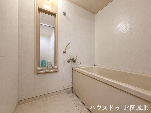 明るく清潔感のある浴室。毎日のバスタイムを快適に過ごせます。
※実際の写真をもとに家具等をCGで除去したものになります