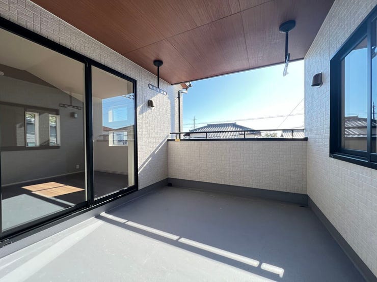 ◇インナーバルコニー◇ 同仕様
急な雨も安心のインナーバルコニー♪外からお洗濯物が見えにくくプライバシーも守れますね♪