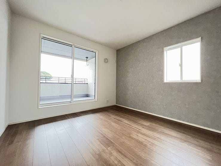 ◇洋室◇ 同仕様
2面採光のお部屋は明るく風通しが良いです♪
収納もしっかり出来ますよ!