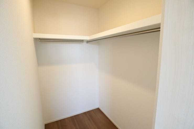 ◇ウォークインクローゼット◇ 同仕様
季節物のお洋服などしっかり収納できます♪旅行鞄などかさばる収納もすっきり片付きますね♪