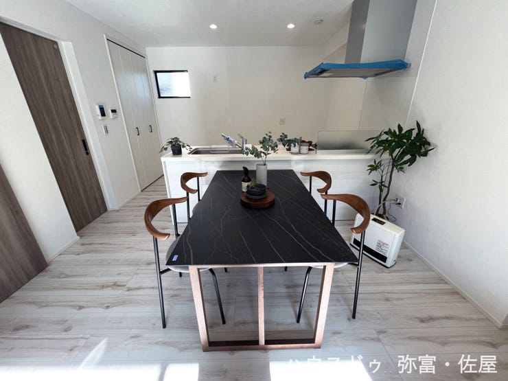 家族と過ごす時間を大切にしたい方にぴったりの明るくゆとりあるリビング☆