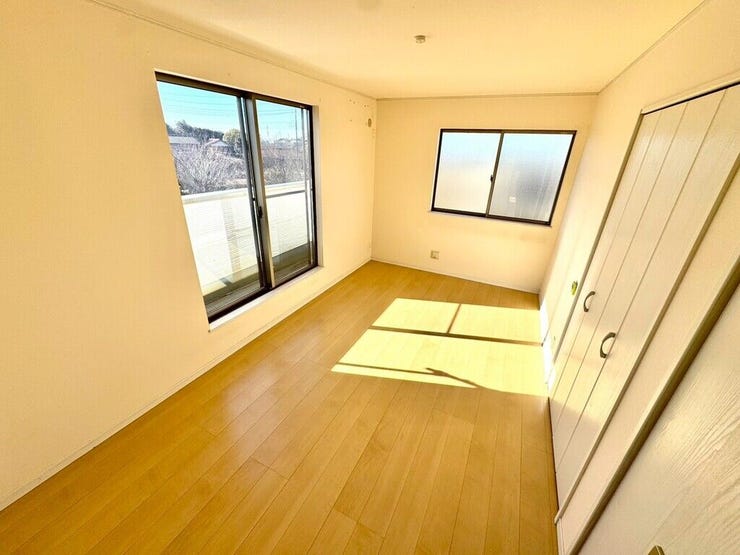 【Bedroom】ナチュラルな内装で、リラックスできる空間。寝室や書斎にも最適です。