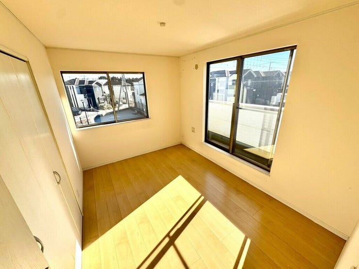 【Bedroom】ベッドとデスクを置いてもゆとりのある、使い勝手の良い広さの洋室です。