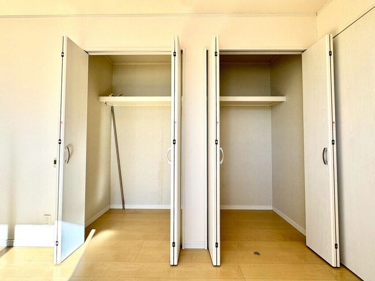 【Bedroom】クローゼット完備で収納力◎。家具の配置もしやすい機能的な洋室です。