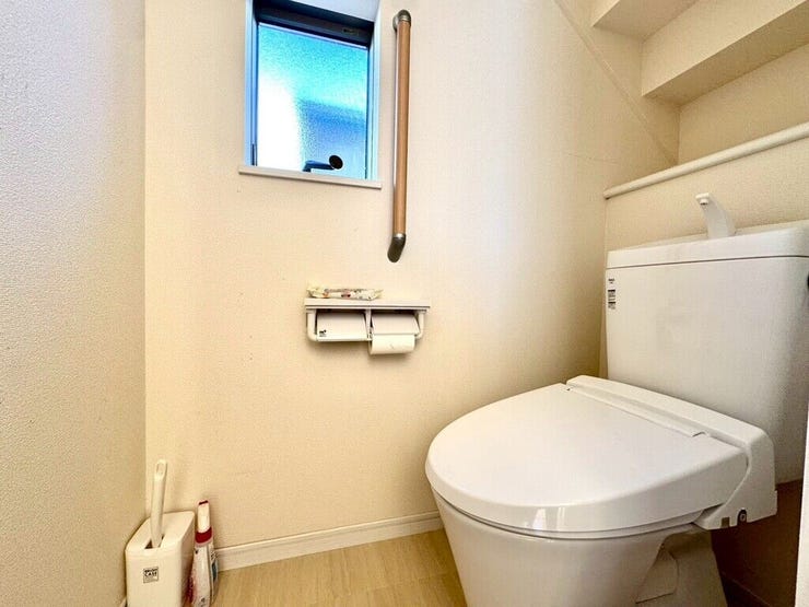 【Toilet】清潔感があり、落ち着いたデザインのトイレ。家族みんなが快適に使えます。