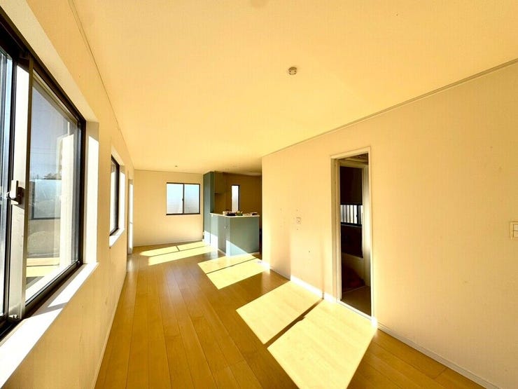 【Living】広さと明るさにこだわったリビング。家族とのコミュニケーションが弾む空間です。