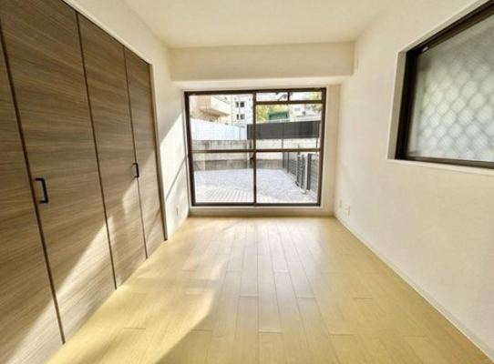 リビング横の6.1帖の洋室