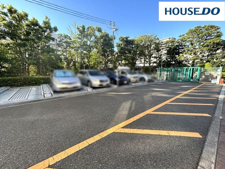 平面駐車場(月額6000円~10500円)♪空き要確認。料金は変更する場合がございます。