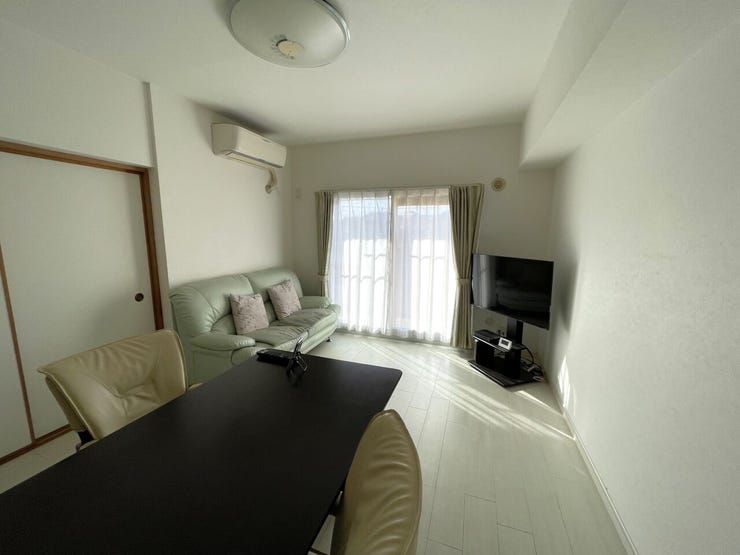 ◇南西向きテラスに面したリビングダイニング♪