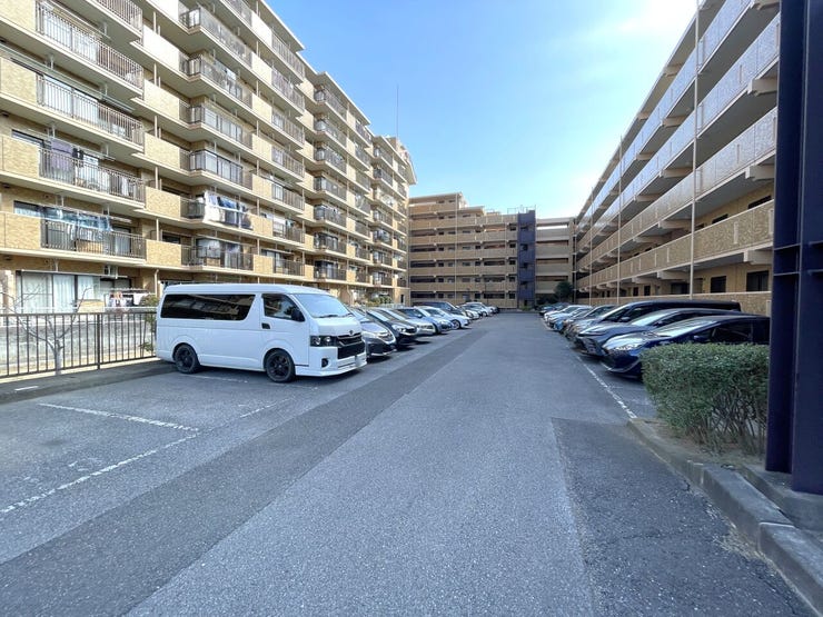 ◇駐車しやすい平置きタイプの駐車場