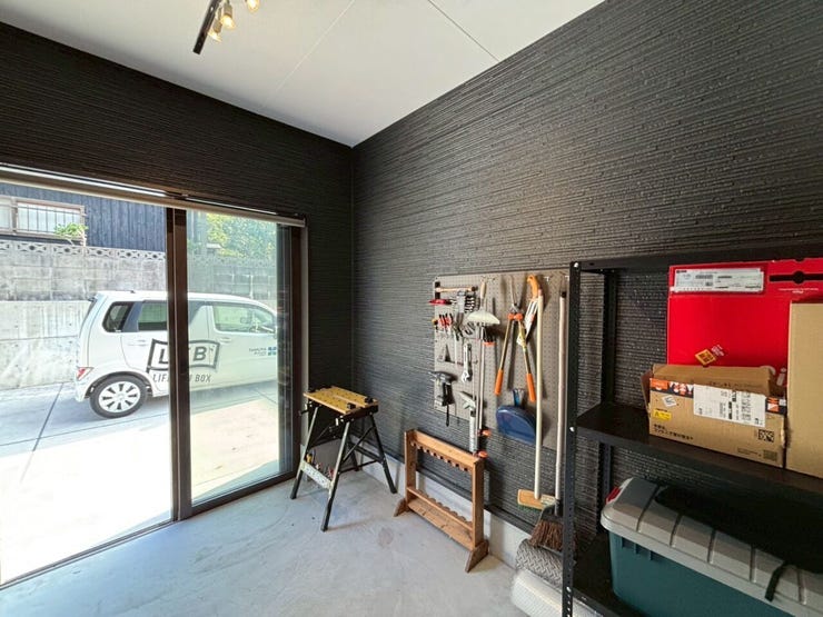 玄関横のストックヤードの中♪バイクや自転車のガレージとしても使えます♪