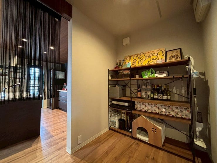 キッチンと洗面所の間にパントリースペースがあります♪食品庫として使っても良いですし、ランドリースペースとして使うことも出来る、使い道自由な空間です♪