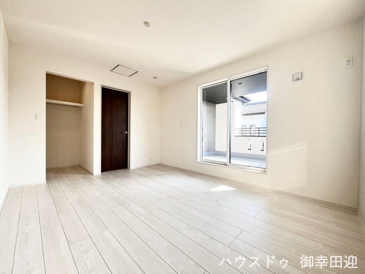 ■2階7.875帖洋室■心からリラックスできる静けさ、上質な眠りで、毎日をリセットします。明日への活力を養う空間です。