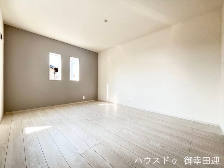 ■2階7.875帖洋室■心からリラックスできる静けさ、上質な眠りで、毎日をリセットします。明日への活力を養う空間です。