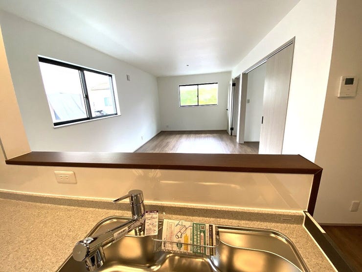 家族が集まるリビング・ダイニングはゆとりの広さを確保。慌ただしい日常を優しく癒してくれる落ち着きあるお部屋♪