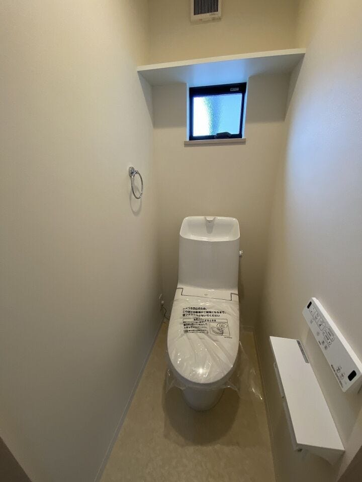 三大水回りの一つ…トイレは生活に欠かせない空間。シンプルで清潔感のある空間をご体感していただけます♪