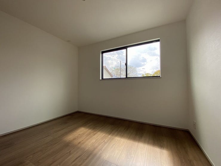 家族一人ひとりの大切なプライベート空間。趣味・感性で個性的に飾って頂けるようシンプルに仕上げてあります。収納をしっかり確保しているので、空間にさらなるゆとりが生まれます♪