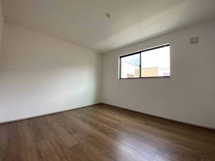 家族一人ひとりの大切なプライベート空間。趣味・感性で個性的に飾って頂けるようシンプルに仕上げてあります。収納をしっかり確保しているので、空間にさらなるゆとりが生まれます♪