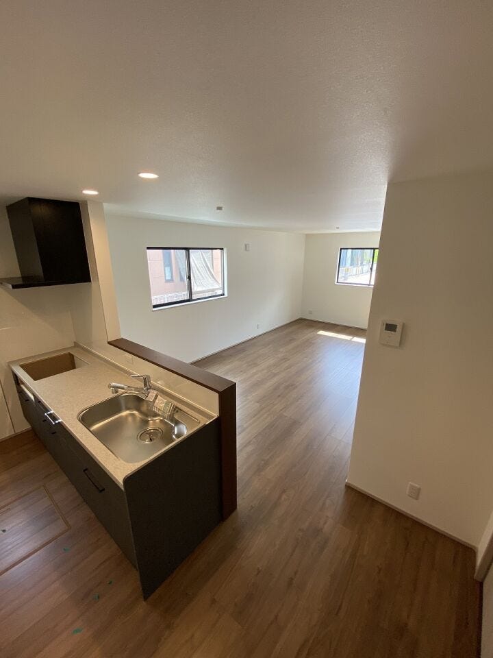 一番重要な物は「衣食住」と「家族」だと思います。一生懸命に働いたお父さんの安らぐ場所。美味しい料理を振舞うお母さんの使い易さ。お子様のための住環境。お客様の理想のマイホームをお聞かせ下さい♪