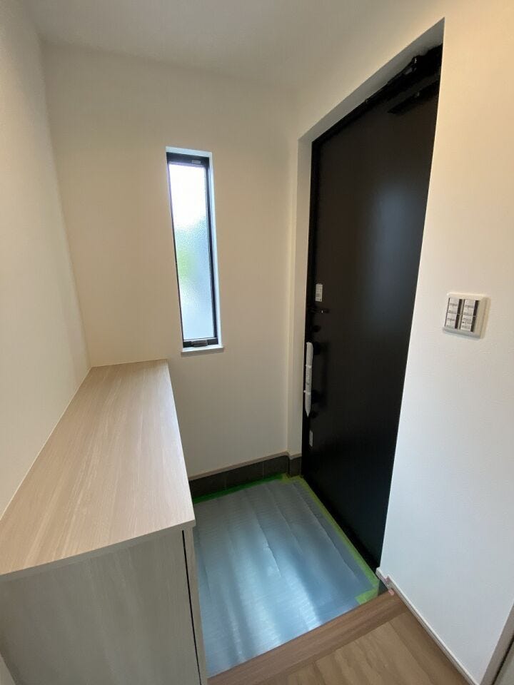 「ただいま。」と早く帰りたい。「おかえり。」と出迎えたい。家族の笑顔、我が家の入り口です♪