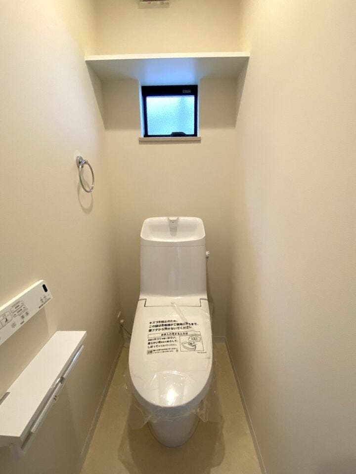 三大水回りの一つ…トイレは生活に欠かせない空間。シンプルで清潔感のある空間をご体感していただけます♪