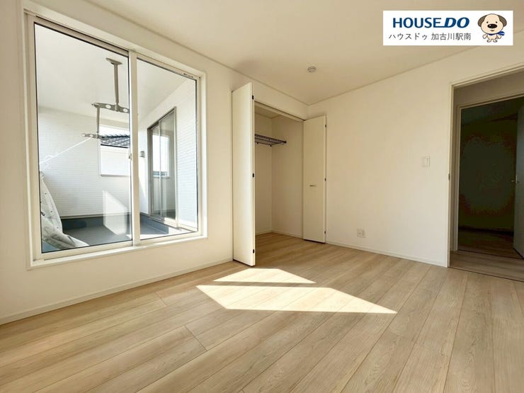 お掃除もラクチンなフローリングのお部屋です