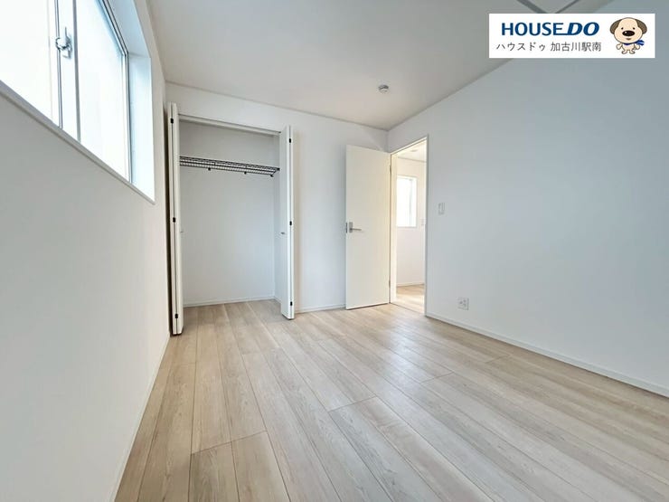 お掃除もラクチンなフローリングのお部屋です