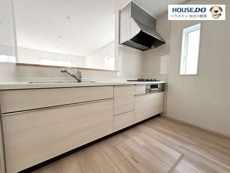 収納スペース・作業スペースが広いシステムキッチンは奥様にうれしいポイント!