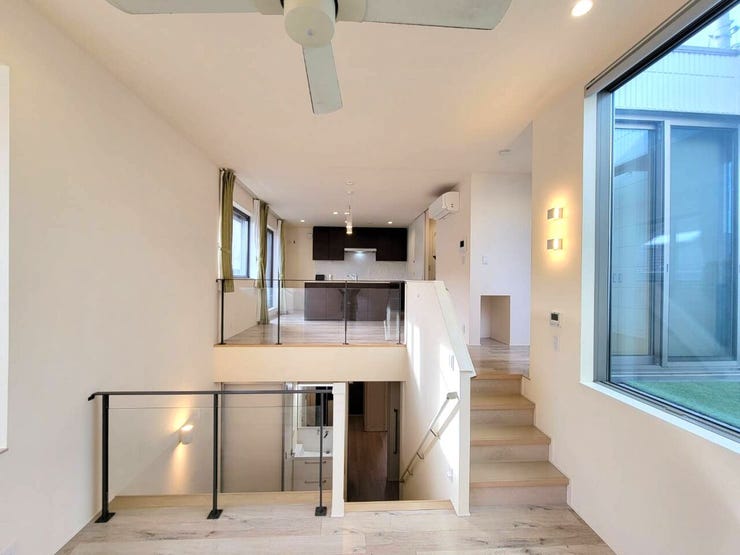 【リビング】
◇LDKは吹き抜けでさらに開放的♪