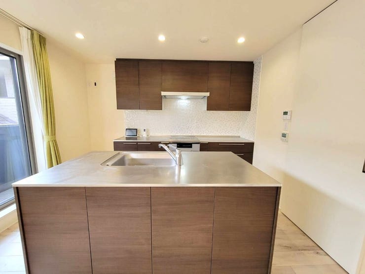 ◇キッチンは収納力と機能性を兼ねそろえたアイランド型♪