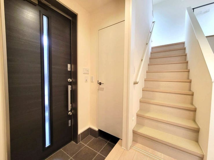 ◇シューズクローク付のためごちゃつきがちな玄関もすっきり収納♪