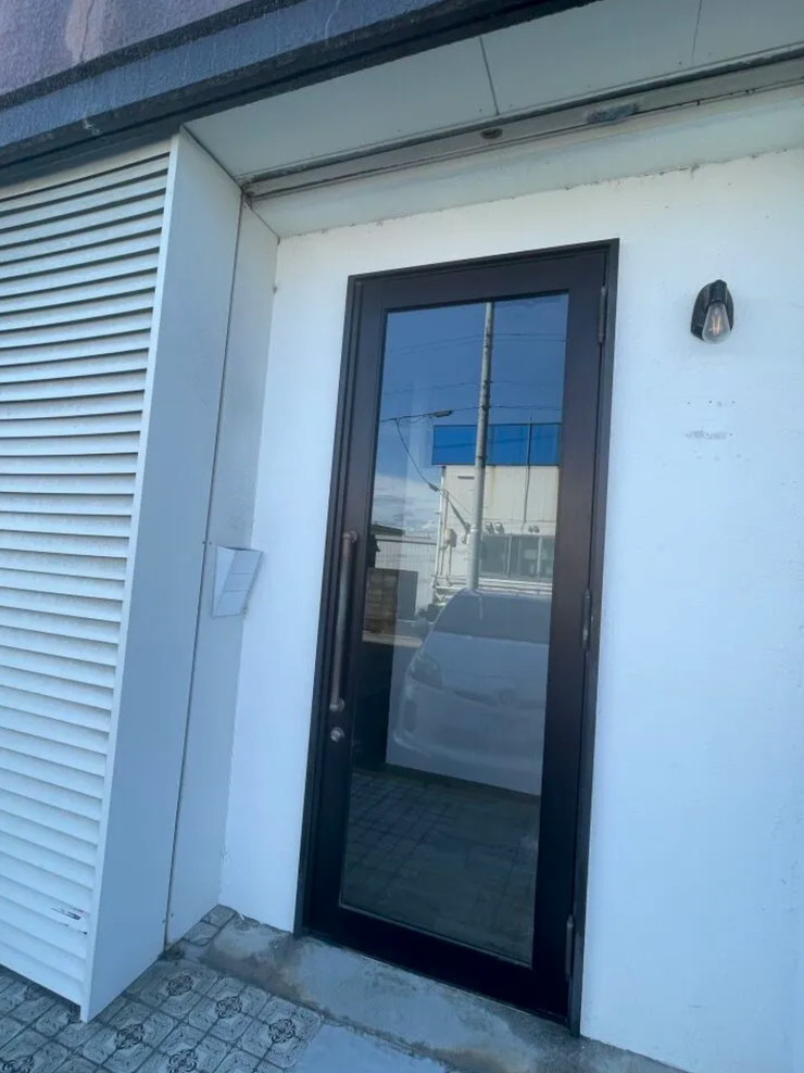 【外観】
レジデンス新成の1階テナントです。