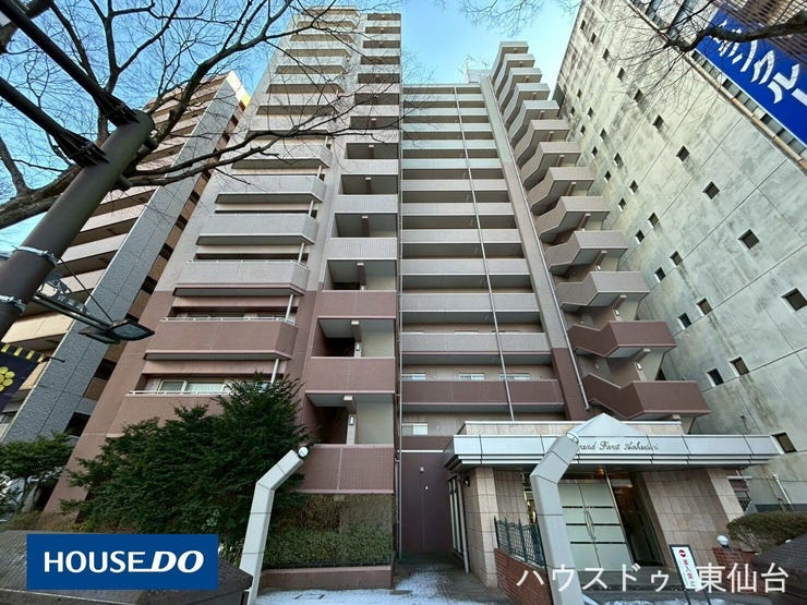 【外観】
地下鉄駅徒歩約2分♪通勤通学もお出かけも便利な好立地のマンションです♪