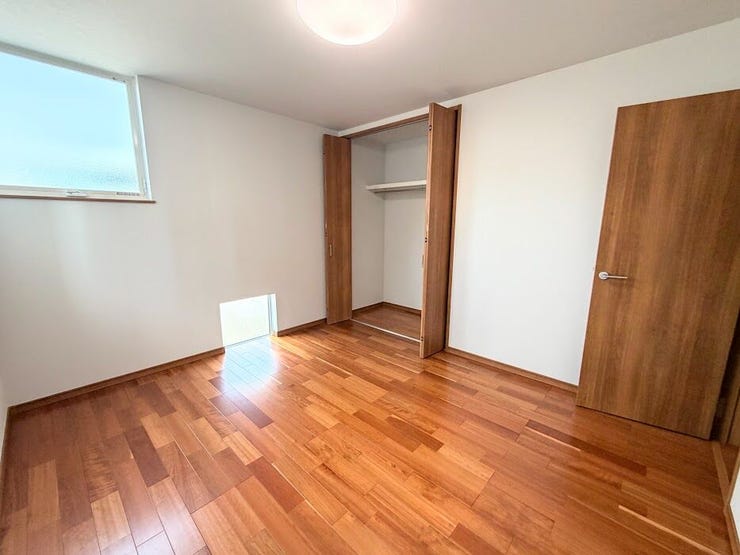 大型クロゼットがあります。