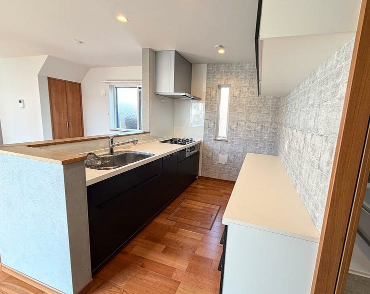 キッチンに窓があるので換気効果も期待できます。