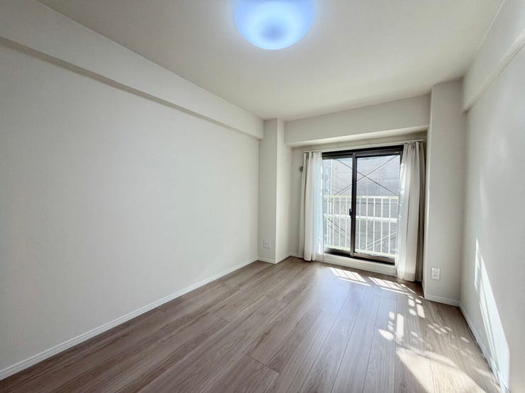 〈6.4帖〉南から明るい光が射し込む陽だまり空間